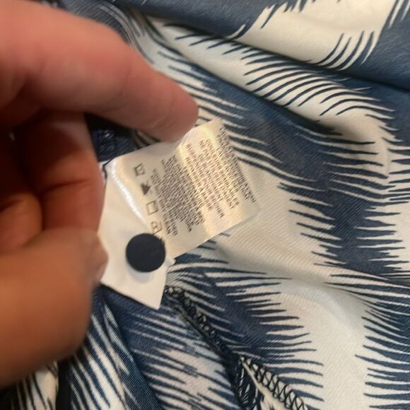 Maison d’ Amelie Women’s Small Blue Cream High Neck 5 Button Cuffs Blouse Sz Sm - Picture 13 of 14